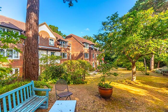2 Bedroom Flat For Sale In Queens Park West Drive, Bournemouth, BH8