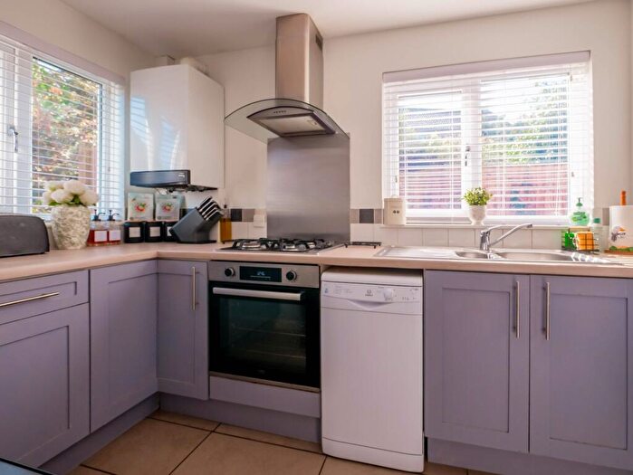 2 Bedroom Semi-Detached House For Sale In Woodstock Crescent, Hockley, SS5