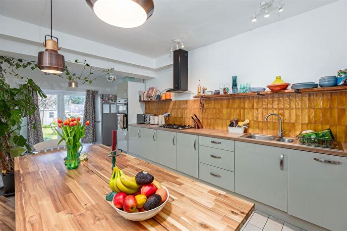 5 Bedroom Terraced House For Sale In Finsbury Terrace, Brynmill, Swansea, SA2