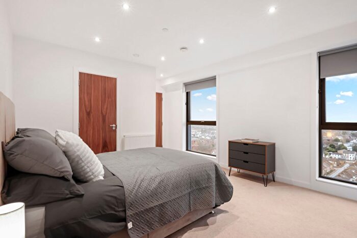 2 Bedroom Flat To Rent In Sienna House, SM1