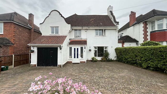 4 Bedroom Detached House To Rent In Abinger Avenue, Cheam, SM2