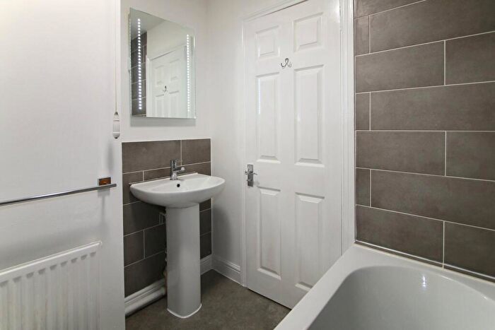 2 Bedroom End Of Terrace House To Rent In Marlborough Drive, Stourbridge, DY8