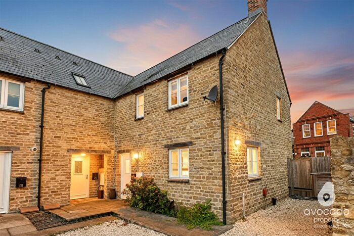 3 Bedroom End Of Terrace House For Sale In Wrights Farm Lane, Brackley, NN13