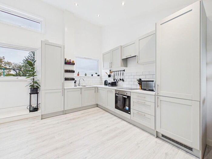 1 Bedroom Flat For Sale In South Holmes Road, Horsham, RH13