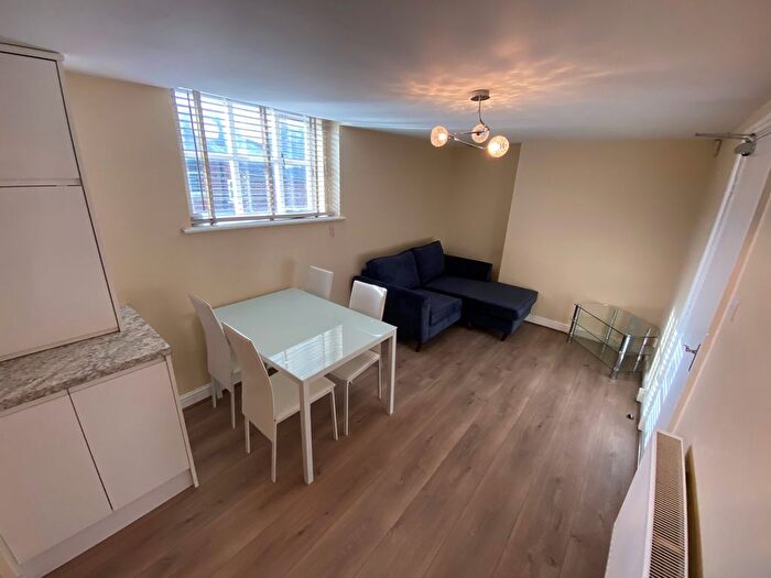 2 Bedroom Flat To Rent In Ladybarn Lane, Manchester, M14