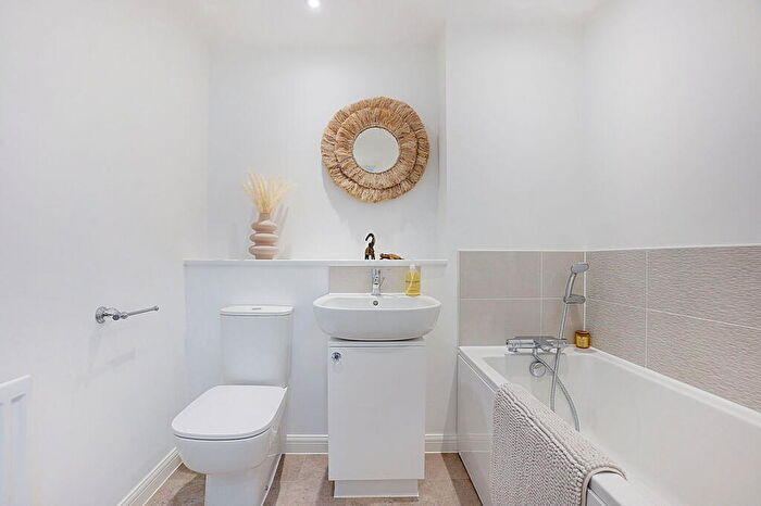 2 Bedroom Apartment For Sale In Walter House, Peters Village, Wouldham, ME1