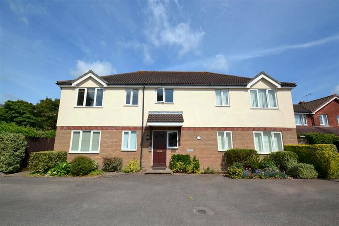 2 Bedroom Flat To Rent In Rosemary Lane, Horley, RH6