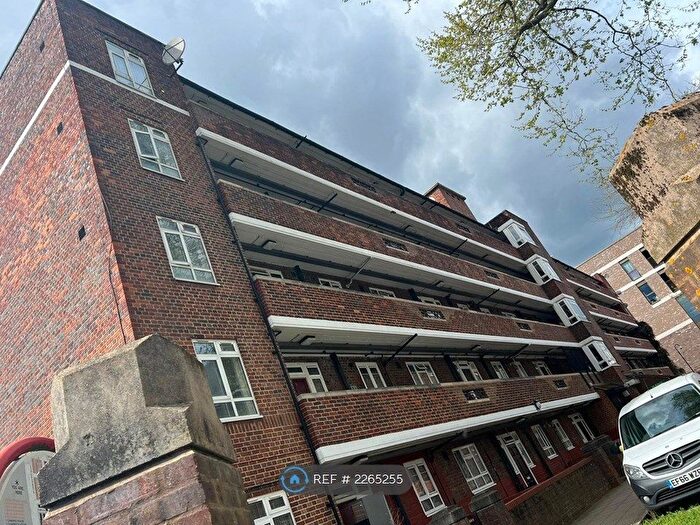 2 Bedroom Flat To Rent In Durban House, London, W12