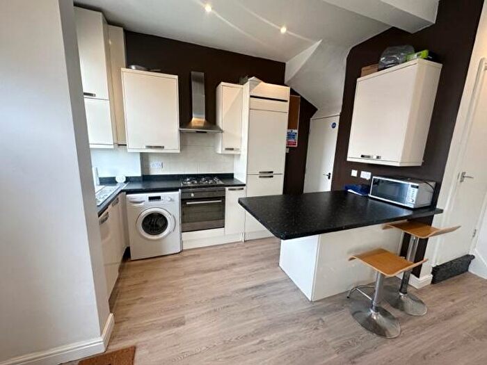 5 Bedroom Terraced House To Rent In Wrangthorn Terrace, Hyde Park, Leeds, LS6