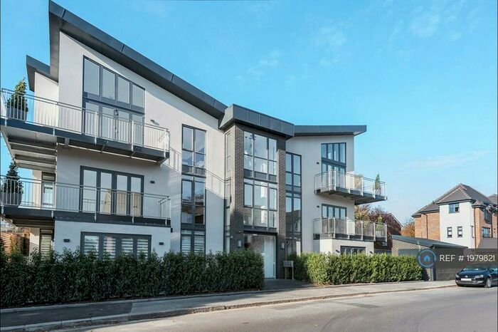 3 Bedroom Flat To Rent In Stanley Road, Sutton, SM2