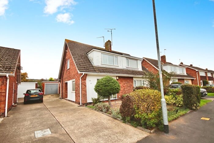 3 Bedroom Semi-Detached House For Sale In Chiltern Road, Lincoln, LN5