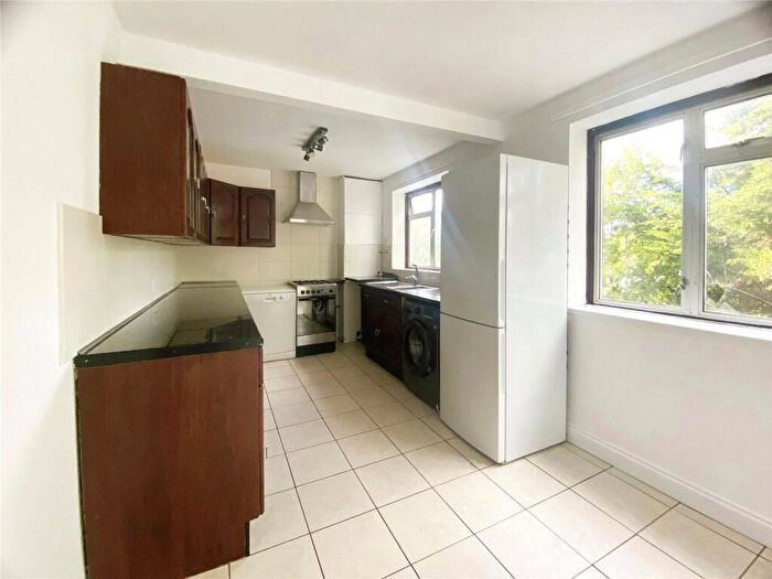 3 Bedroom End Of Terrace House For Sale In Dixon Close, Maidstone, Kent, ME15