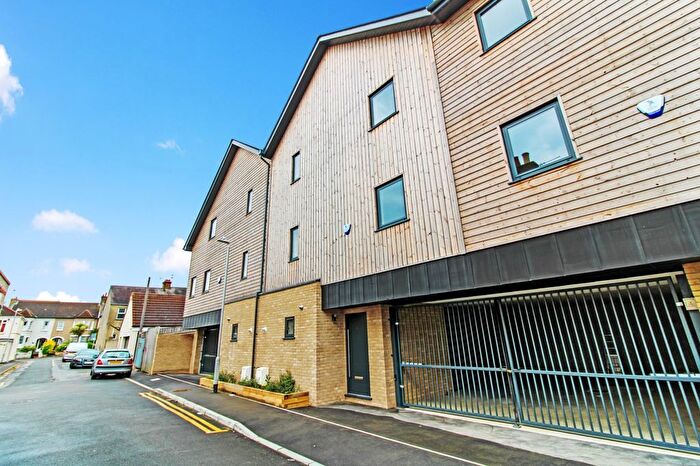 2 Bedroom Town House To Rent In Alfred Road, Gravesend, Kent, DA11