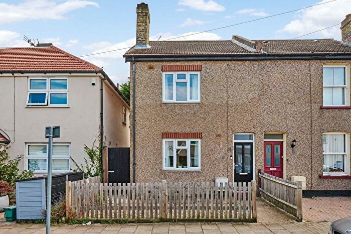 3 Bedroom Property To Rent In Bloomfield Road, Bromley, BR2