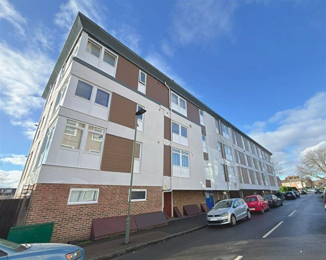 1 Bedroom Flat For Sale In Weighton Road, London, SE20