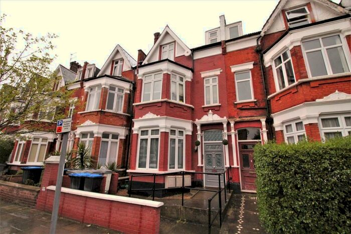 1 Bedroom Flat To Rent In ** Large Garden ** Hoveden Road, NW2