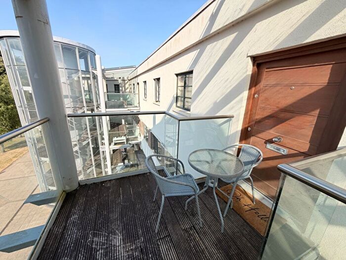 2 Bedroom Apartment To Rent In Woodlands, Hayes Road, CF64