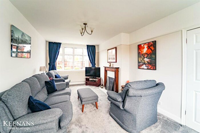 3 Bedroom Semi-Detached House For Sale In Woodgarth Drive, Swinton, Manchester, M27