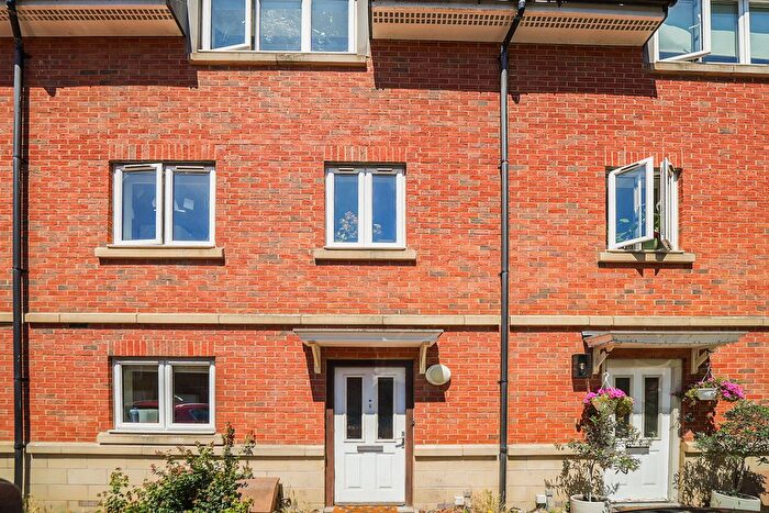 1 Bedroom Town House To Rent In Academy Place, Isleworth, TW7
