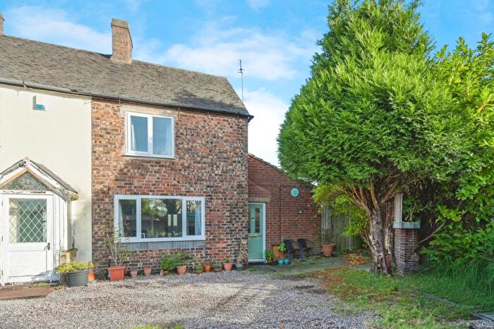 2 Bedroom End Of Terrace House For Sale In Old Tamworth Road, Amington, Tamworth, Staffordshire, B77