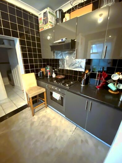 3 Bedroom Terraced House To Rent In Henley Road, Ilford, IG1