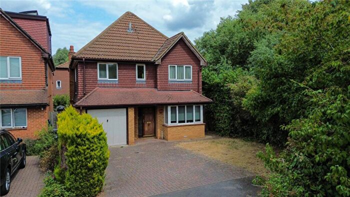 4 Bedroom Detached House For Sale In Hubbard Close, Twyford, Reading, Berkshire, RG10