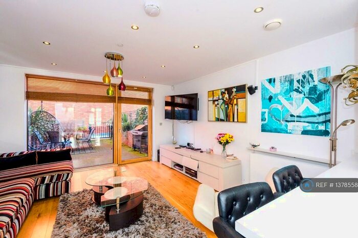 3 Bedroom Terraced House To Rent In Barrow Street, Salford, M3