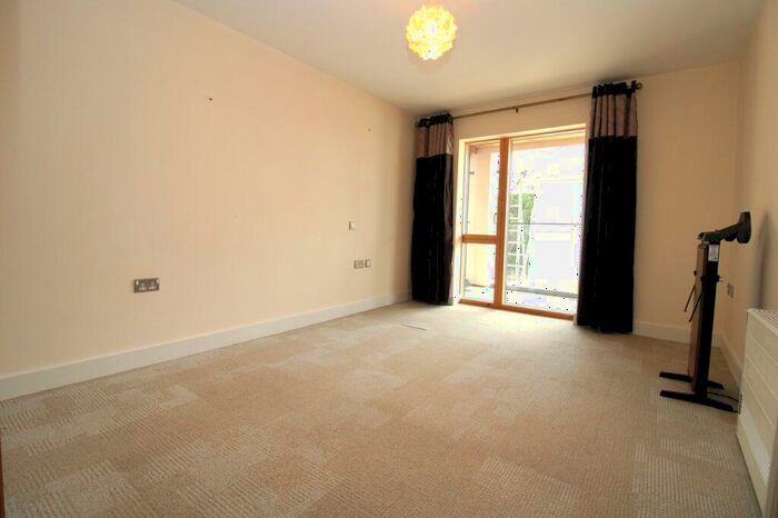 2 Bedroom Flat For Sale In Conduit Road, Bedford, MK40