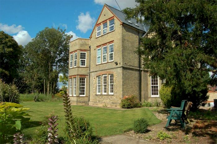 2 Bedroom Apartment To Rent In Old Hale Way, Ickleford, Hitchin, SG5