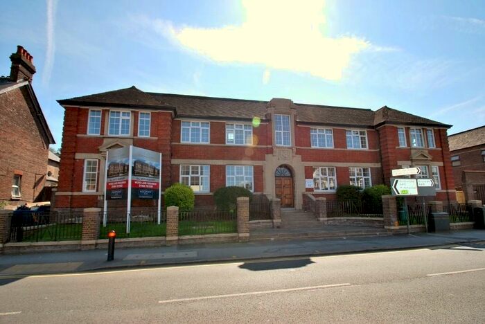 1 Bedroom Apartment To Rent In Broad Street, Chesham, Buckinghamshire, HP5