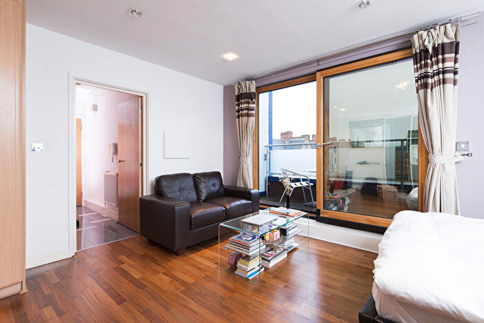Studio To Rent In City East Building, Cable Street, Tower Hamlets, London, E1