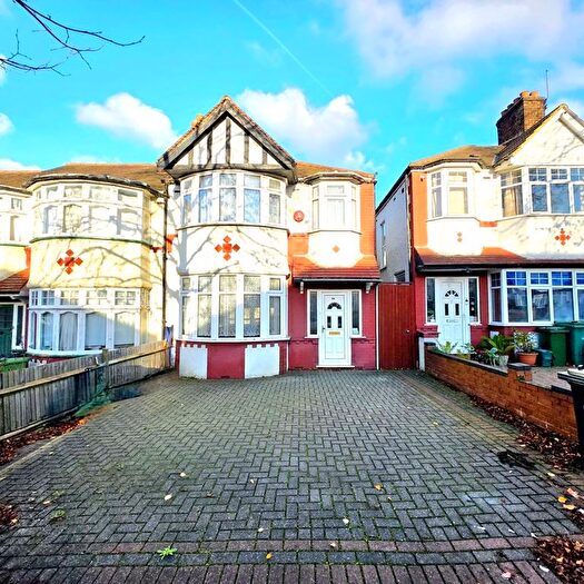 4 Bedroom Semi-Detached House To Rent In St. Augustines Avenue, London, W5