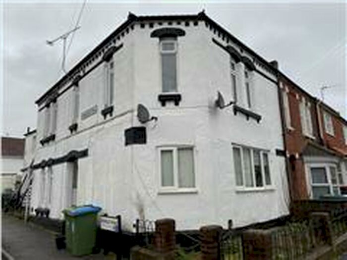 3 Bedroom House To Rent In Milton Road, SO15