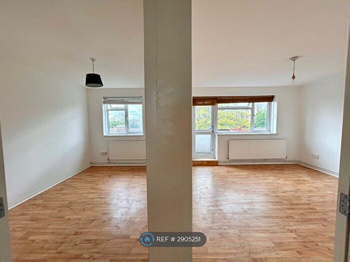 3 Bedroom Flat To Rent In Camberwell, London, SE5