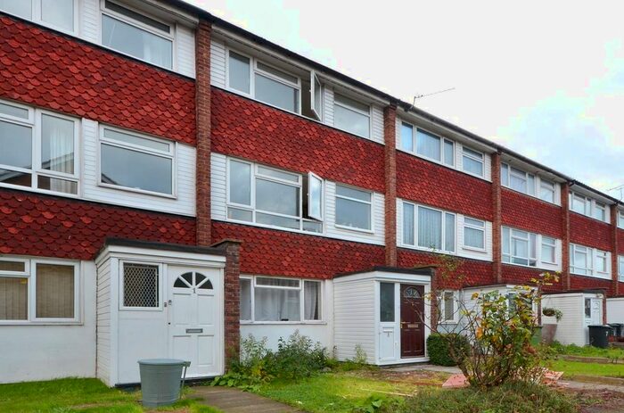 2 Bedroom Maisonette To Rent In Alanthus Close, Lee, London, SE12