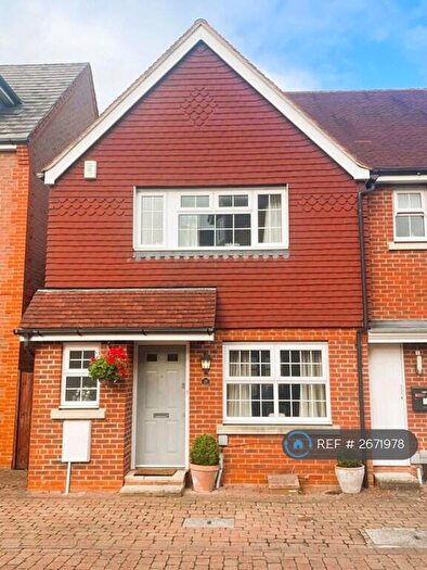 3 Bedroom Semi-Detached House To Rent In Giffard Lane, Fleet, GU51