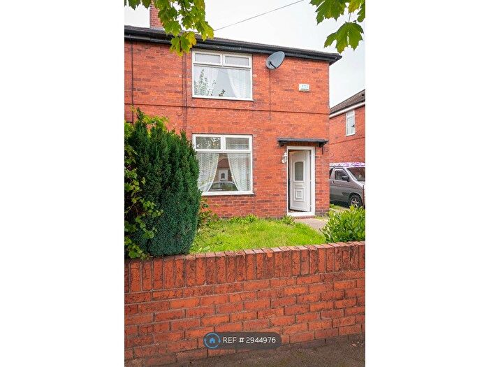 3 Bedroom Semi-Detached House To Rent In Shaw Street, Stoke-On-Trent, ST1