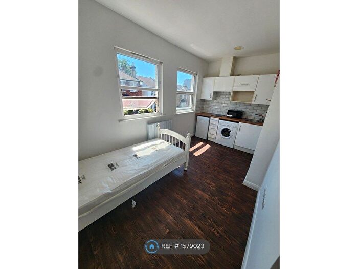 Studio To Rent In Carshalton Road, Sutton, SM1