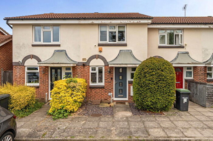 2 Bedroom Terraced House For Sale In Pennington Way, London, SE12