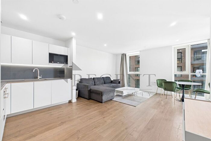 1 Bedroom Flat To Rent In Hartingtons Court, Coster Avenue, N4