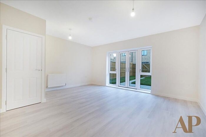 3 Bedroom Property To Rent In Hornbeam Mews, London, SW17