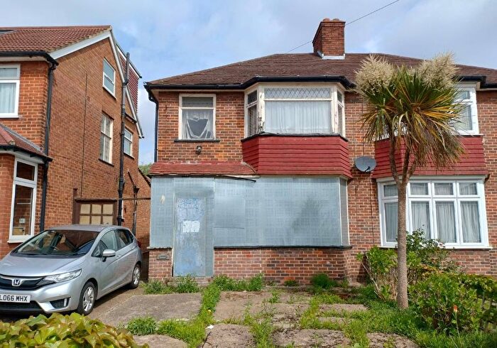 3 Bedroom Semi Detached House For Sale In Tintern Avenue, Kingsbury, London, NW9