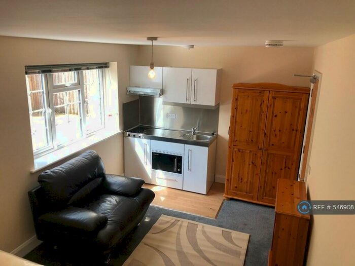 Studio To Rent In Hertingfordbury Road, Hertford, SG14