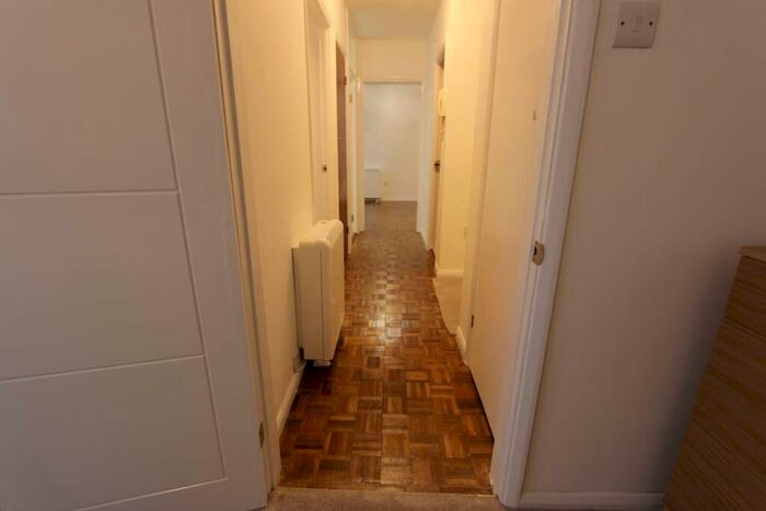 2 Bedroom Flat To Rent In Friern Park, London, N12