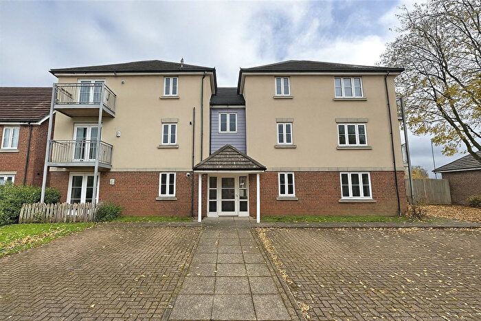 2 Bedroom Flat For Sale In Queen Street, Aldershot, Hampshire, GU12