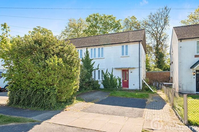 3 Bedroom Semi Detached House For Sale In Aldbanks, Dunstable, Bedfordshire, LU6