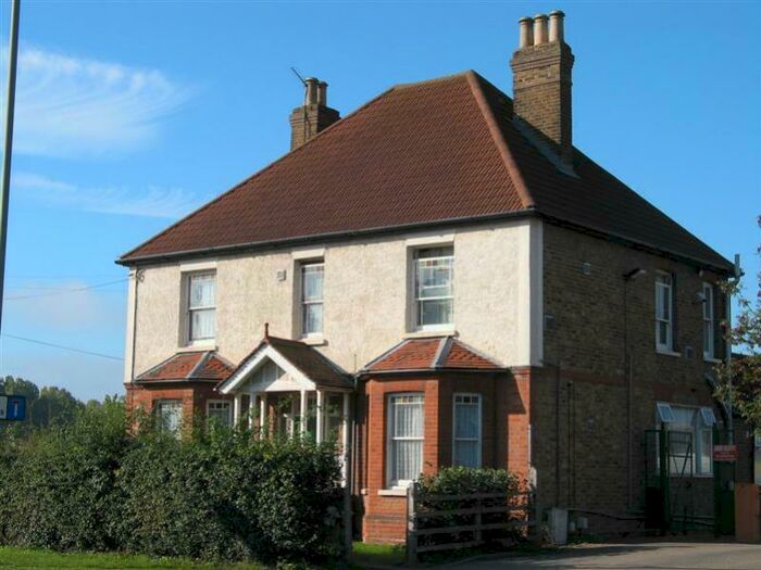 Studio To Rent In Bedsit- Poyle Road, Colnbrook, Slough, SL3