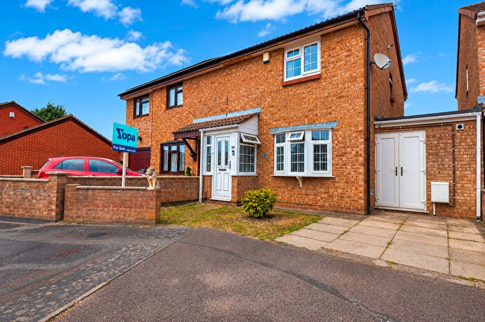 3 Bedroom Semi-Detached House For Sale In Lema Close, Leicester, LE4