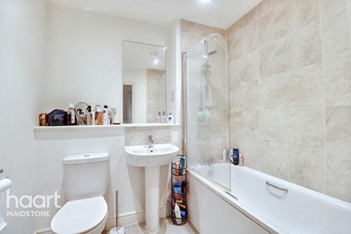 1 Bedroom Flat For Sale In Chimney Avenue, Maidstone, ME14