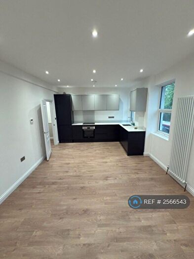 2 Bedroom Maisonette To Rent In Lower Road, London, SE8